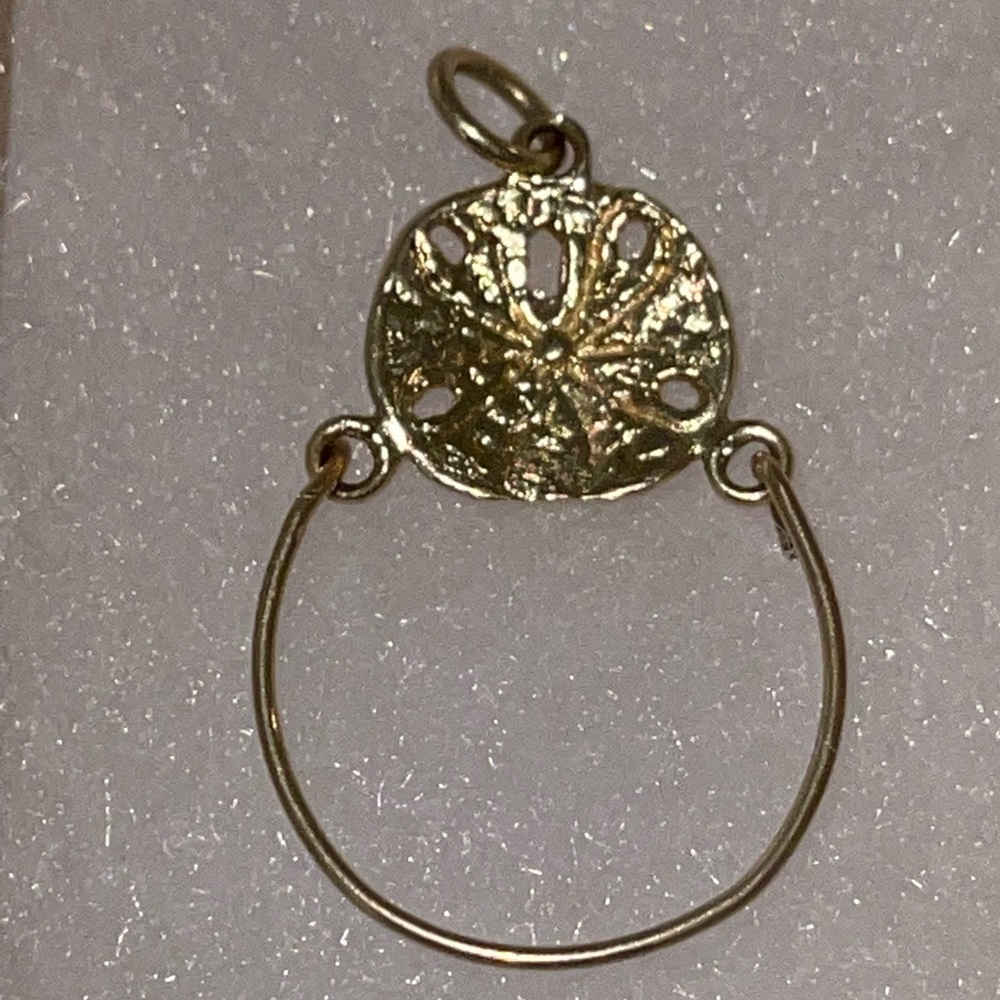 Vintage 14K Gold Sand dollar charm holder pendant - Picture 4 of 7